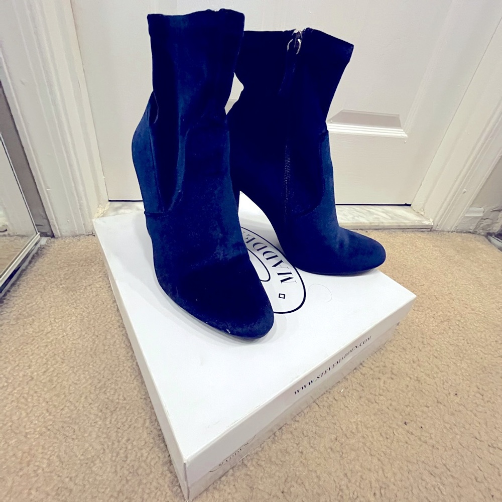 Steve Madden sz 8.5 Blue Velvet Bootie